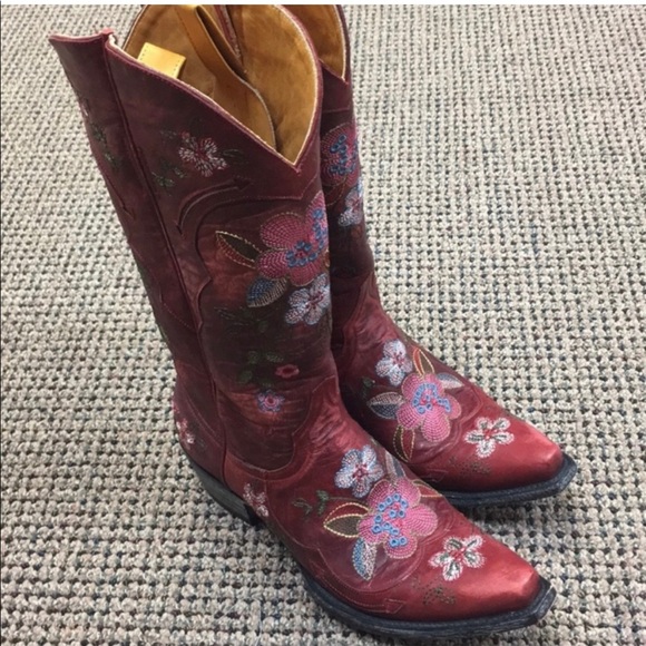 ISO- Bonnie in red only. Size 7 or 7.5 - Picture 1 of 1